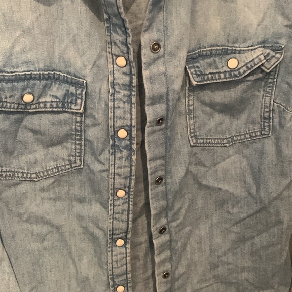 Fantastic H and M Light Blue Denim Button Up Shirt Super Stylish 😍 SZ Small/4 - Picture 2 of 10